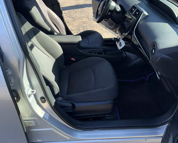 Серый Тойота Приус, объемом двигателя 1.8 л и пробегом 287 тыс. км за 15000 $, фото 17 на Automoto.ua