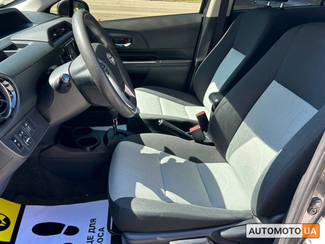 Серый Тойота Приус, объемом двигателя 1.5 л и пробегом 232 тыс. км за 9600 $, фото 8 на Automoto.ua