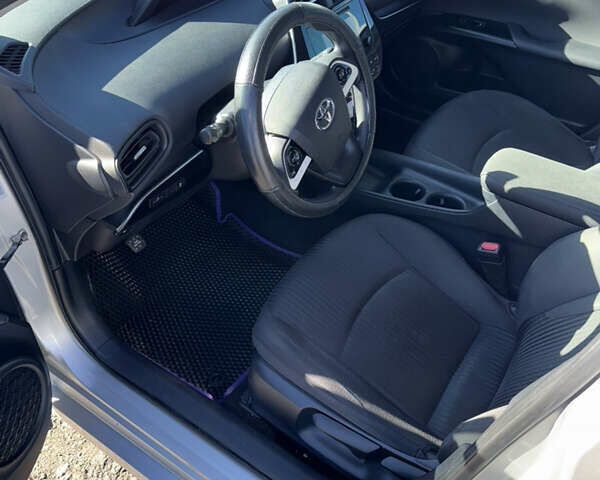 Серый Тойота Приус, объемом двигателя 1.8 л и пробегом 287 тыс. км за 15000 $, фото 12 на Automoto.ua