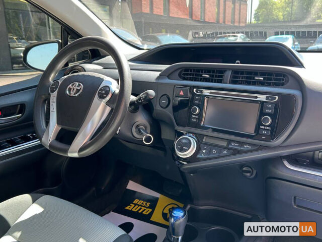 Серый Тойота Приус, объемом двигателя 1.5 л и пробегом 232 тыс. км за 9600 $, фото 11 на Automoto.ua