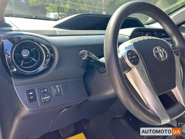 Серый Тойота Приус, объемом двигателя 1.5 л и пробегом 232 тыс. км за 9600 $, фото 7 на Automoto.ua