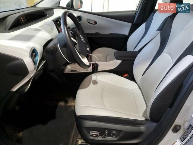 Серый Тойота Приус, объемом двигателя 1.8 л и пробегом 107 тыс. км за 2400 $, фото 6 на Automoto.ua