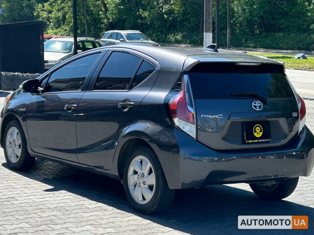 Серый Тойота Приус, объемом двигателя 1.5 л и пробегом 232 тыс. км за 9600 $, фото 3 на Automoto.ua
