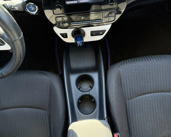 Серый Тойота Приус, объемом двигателя 1.8 л и пробегом 287 тыс. км за 15000 $, фото 20 на Automoto.ua