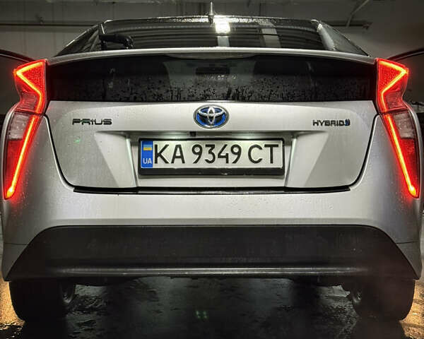 Серый Тойота Приус, объемом двигателя 1.8 л и пробегом 287 тыс. км за 15000 $, фото 47 на Automoto.ua