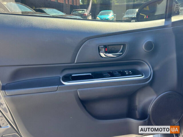 Серый Тойота Приус, объемом двигателя 1.5 л и пробегом 232 тыс. км за 9600 $, фото 6 на Automoto.ua