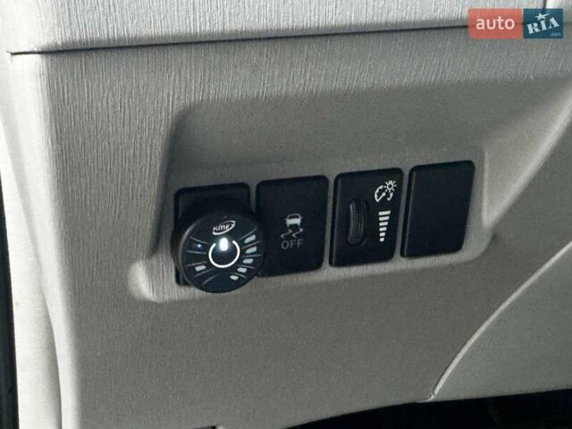 Серый Тойота Приус, объемом двигателя 1.8 л и пробегом 122 тыс. км за 15490 $, фото 11 на Automoto.ua
