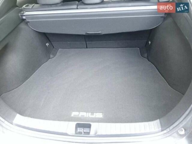Серый Тойота Приус, объемом двигателя 1.8 л и пробегом 187 тыс. км за 17300 $, фото 4 на Automoto.ua