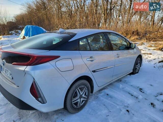 Серый Тойота Приус, объемом двигателя 1.8 л и пробегом 79 тыс. км за 21800 $, фото 2 на Automoto.ua