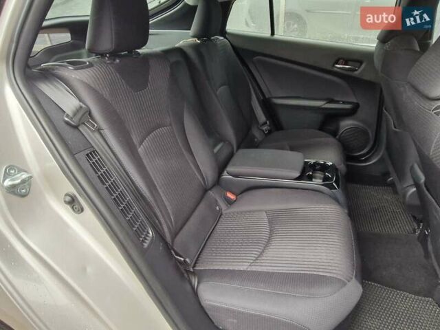 Серый Тойота Приус, объемом двигателя 1.8 л и пробегом 103 тыс. км за 17800 $, фото 12 на Automoto.ua