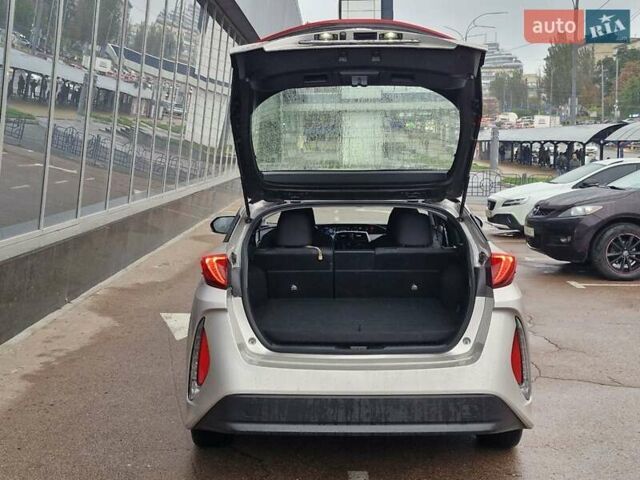 Серый Тойота Приус, объемом двигателя 1.8 л и пробегом 103 тыс. км за 17800 $, фото 24 на Automoto.ua