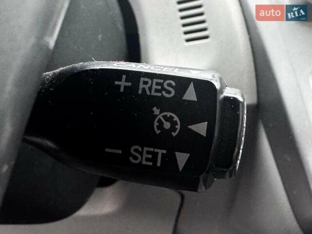 Серый Тойота Приус, объемом двигателя 1.8 л и пробегом 122 тыс. км за 15490 $, фото 17 на Automoto.ua