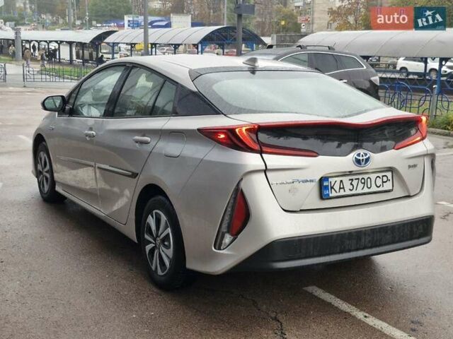 Серый Тойота Приус, объемом двигателя 1.8 л и пробегом 103 тыс. км за 17800 $, фото 3 на Automoto.ua