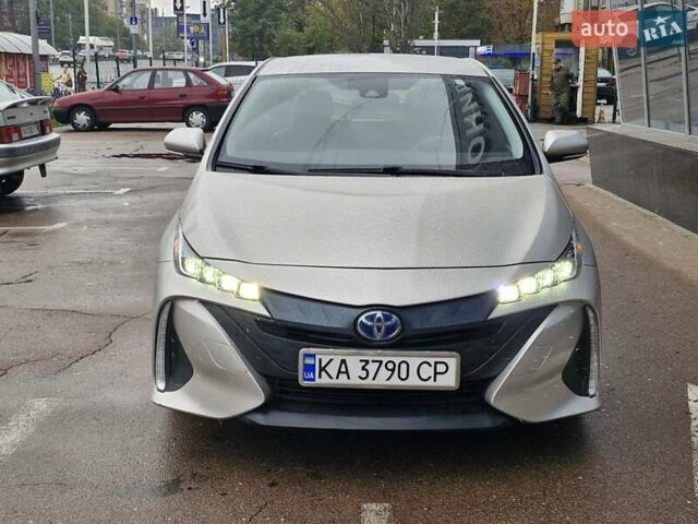 Серый Тойота Приус, объемом двигателя 1.8 л и пробегом 103 тыс. км за 17800 $, фото 1 на Automoto.ua