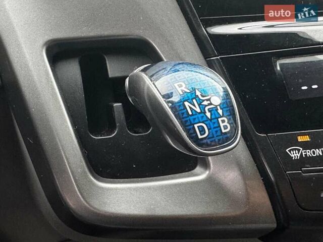 Серый Тойота Приус, объемом двигателя 1.8 л и пробегом 122 тыс. км за 15490 $, фото 14 на Automoto.ua