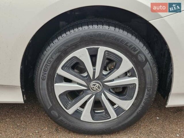 Серый Тойота Приус, объемом двигателя 1.8 л и пробегом 103 тыс. км за 17800 $, фото 16 на Automoto.ua