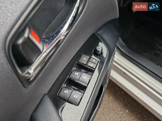 Серый Тойота Приус, объемом двигателя 1.8 л и пробегом 103 тыс. км за 17800 $, фото 15 на Automoto.ua