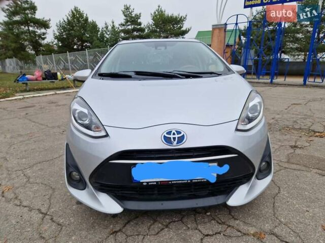 Серый Тойота Приус, объемом двигателя 1.5 л и пробегом 88 тыс. км за 12500 $, фото 2 на Automoto.ua