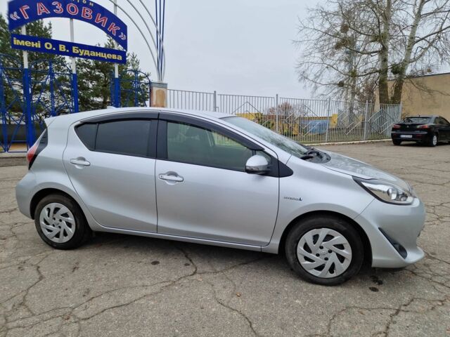 Серый Тойота Приус, объемом двигателя 1.5 л и пробегом 88 тыс. км за 12500 $, фото 3 на Automoto.ua