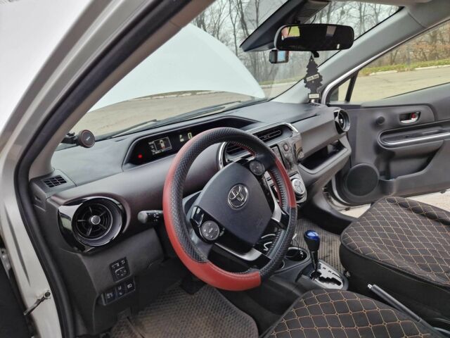 Серый Тойота Приус, объемом двигателя 1.5 л и пробегом 88 тыс. км за 12500 $, фото 15 на Automoto.ua