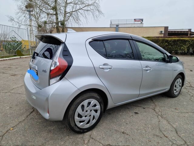 Серый Тойота Приус, объемом двигателя 1.5 л и пробегом 88 тыс. км за 12500 $, фото 4 на Automoto.ua