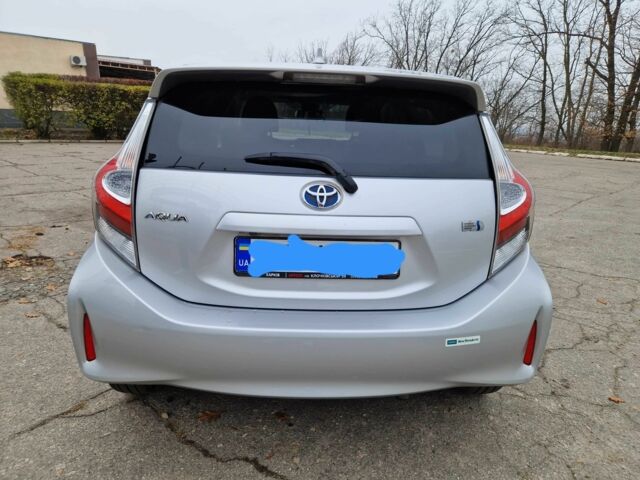 Серый Тойота Приус, объемом двигателя 1.5 л и пробегом 88 тыс. км за 12500 $, фото 5 на Automoto.ua