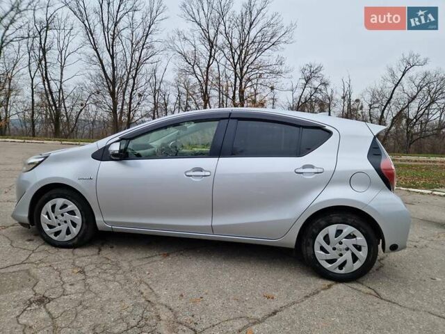 Серый Тойота Приус, объемом двигателя 1.5 л и пробегом 88 тыс. км за 12500 $, фото 3 на Automoto.ua