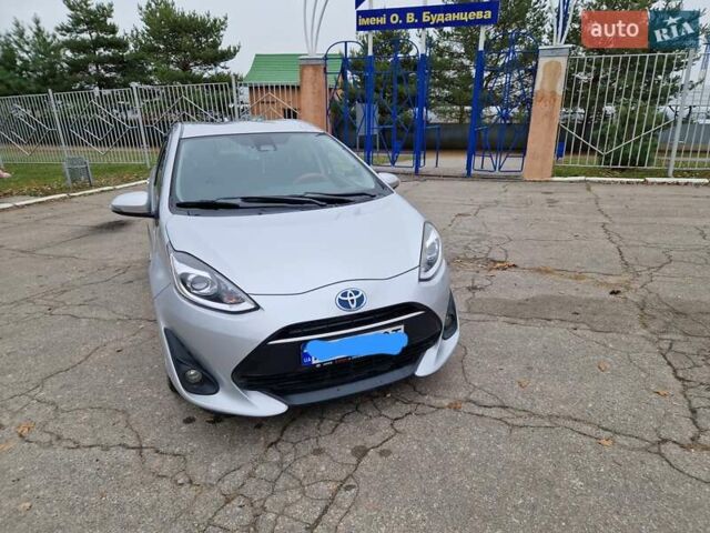 Серый Тойота Приус, объемом двигателя 1.5 л и пробегом 88 тыс. км за 12500 $, фото 5 на Automoto.ua