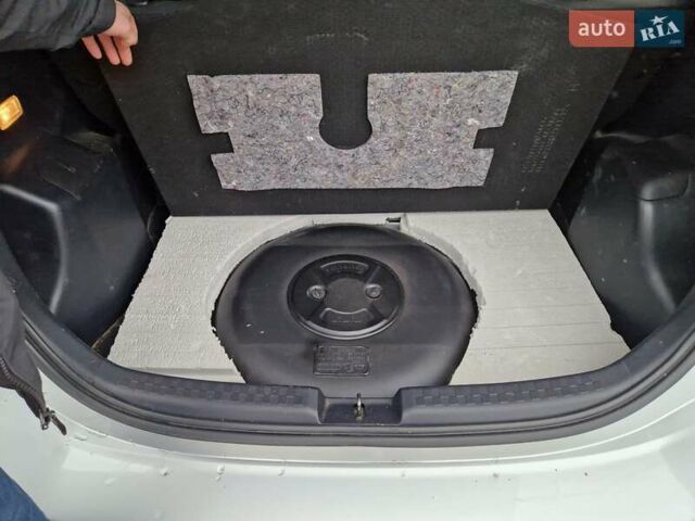 Серый Тойота Приус, объемом двигателя 1.5 л и пробегом 88 тыс. км за 12500 $, фото 9 на Automoto.ua