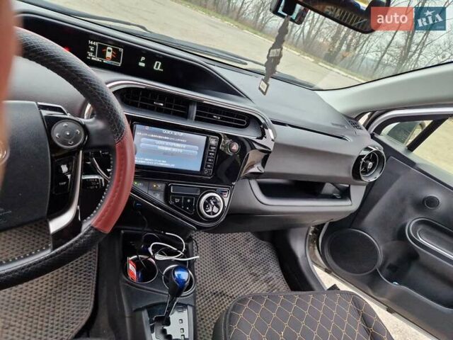 Серый Тойота Приус, объемом двигателя 1.5 л и пробегом 88 тыс. км за 12500 $, фото 13 на Automoto.ua