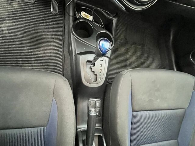 Серый Тойота Приус, объемом двигателя 1.5 л и пробегом 110 тыс. км за 13200 $, фото 3 на Automoto.ua