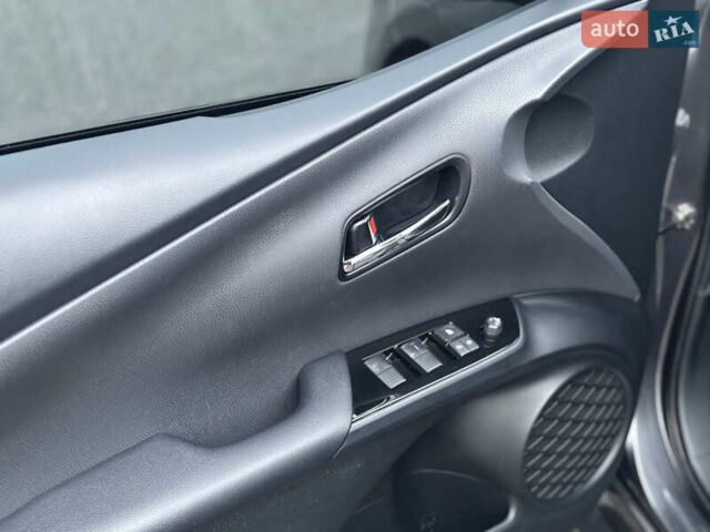 Серый Тойота Приус, объемом двигателя 1.8 л и пробегом 118 тыс. км за 20400 $, фото 18 на Automoto.ua