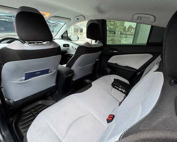 Сірий Тойота Пріус, об'ємом двигуна 1.8 л та пробігом 165 тис. км за 18800 $, фото 31 на Automoto.ua