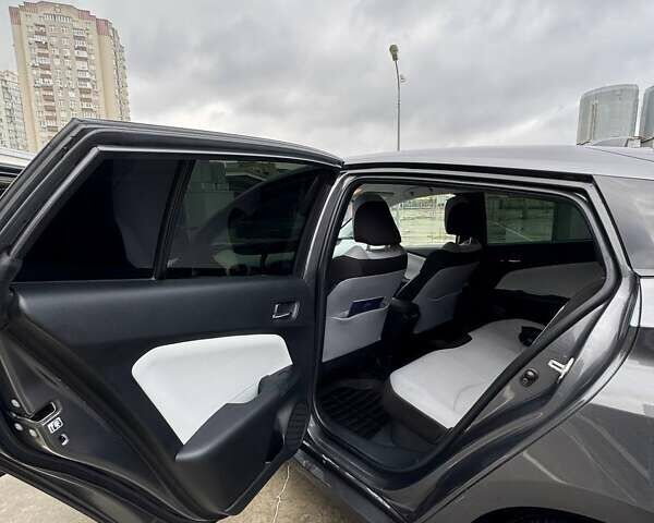 Сірий Тойота Пріус, об'ємом двигуна 1.8 л та пробігом 165 тис. км за 18800 $, фото 30 на Automoto.ua
