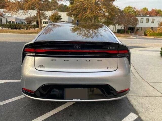 Серый Тойота Приус, объемом двигателя 2 л и пробегом 9 тыс. км за 10500 $, фото 2 на Automoto.ua