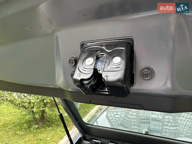 Серый Тойота Приус, объемом двигателя 2 л и пробегом 3 тыс. км за 25998 $, фото 21 на Automoto.ua