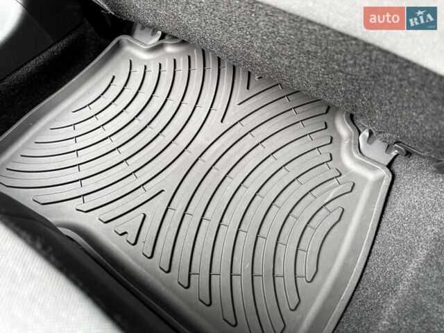 Серый Тойота Приус, объемом двигателя 2 л и пробегом 3 тыс. км за 25998 $, фото 77 на Automoto.ua