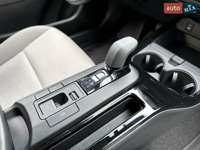 Серый Тойота Приус, объемом двигателя 2 л и пробегом 3 тыс. км за 25998 $, фото 57 на Automoto.ua