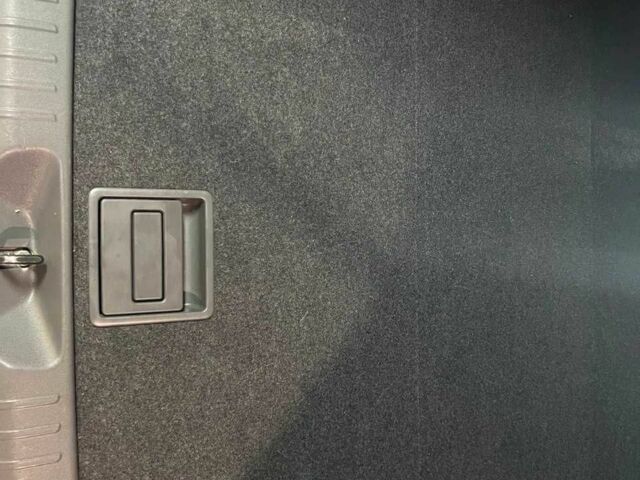 Серый Тойота Приус, объемом двигателя 1.8 л и пробегом 182 тыс. км за 12650 $, фото 21 на Automoto.ua