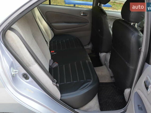 Серый Тойота Приус, объемом двигателя 1.5 л и пробегом 264 тыс. км за 4000 $, фото 12 на Automoto.ua