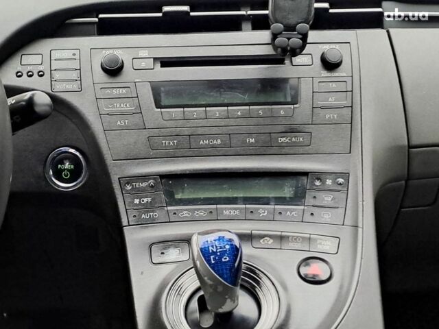 Серый Тойота Приус, объемом двигателя 1.8 л и пробегом 420 тыс. км за 9190 $, фото 4 на Automoto.ua