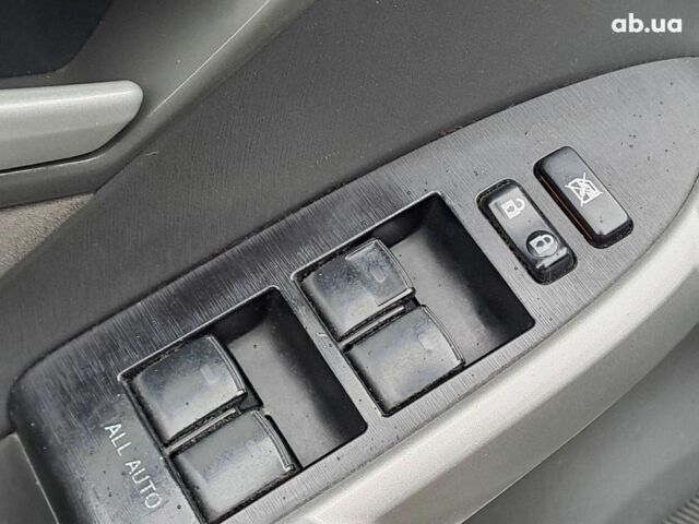 Серый Тойота Приус, объемом двигателя 1.8 л и пробегом 420 тыс. км за 9190 $, фото 8 на Automoto.ua