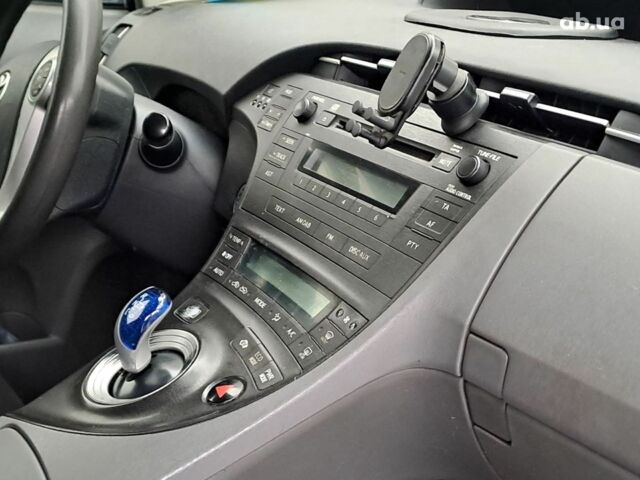 Серый Тойота Приус, объемом двигателя 1.8 л и пробегом 420 тыс. км за 9190 $, фото 6 на Automoto.ua