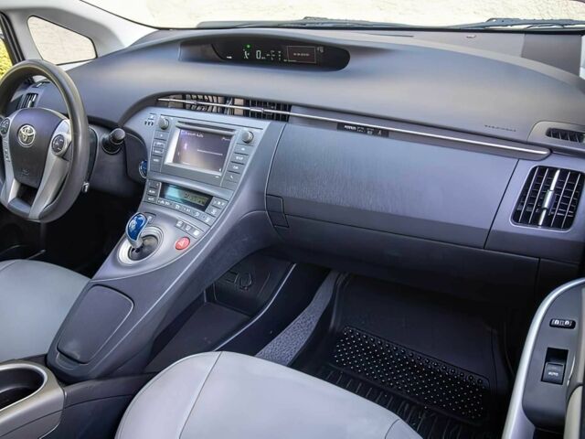 Серый Тойота Приус, объемом двигателя 1.8 л и пробегом 71 тыс. км за 8700 $, фото 11 на Automoto.ua