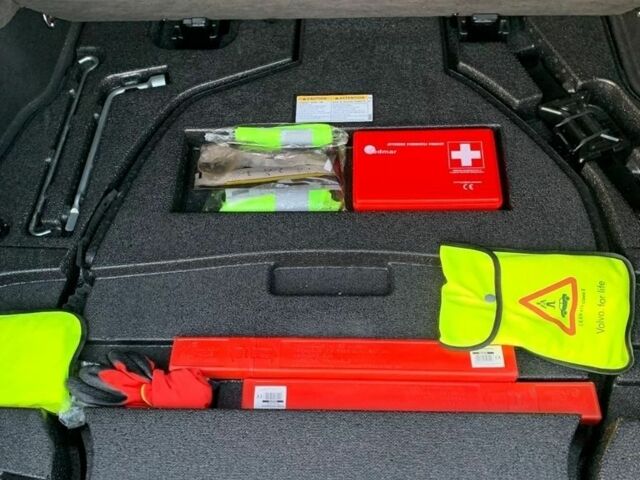 Серый Тойота Приус, объемом двигателя 1.8 л и пробегом 160 тыс. км за 8600 $, фото 12 на Automoto.ua