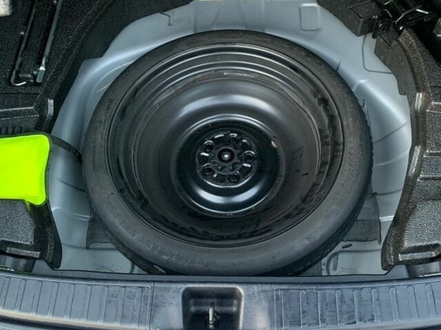 Серый Тойота Приус, объемом двигателя 1.8 л и пробегом 160 тыс. км за 8600 $, фото 16 на Automoto.ua