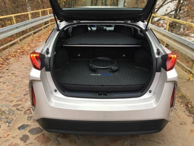 Серый Тойота Приус, объемом двигателя 0 л и пробегом 87 тыс. км за 12600 $, фото 5 на Automoto.ua