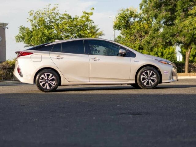 Тойота Приус 2019 в Днепре (Днепропетровске) на Automoto.ua Серый Тойота Приус, объемом двигателя 1.8 л и пробегом 49 тыс. км за 4600 $, фото 3 на Automoto.ua