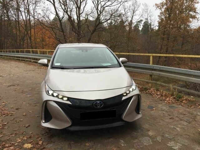 Серый Тойота Приус, объемом двигателя 0 л и пробегом 87 тыс. км за 12600 $, фото 1 на Automoto.ua
