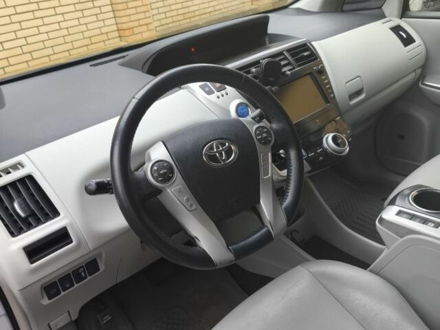 Серый Тойота Приус, объемом двигателя 0 л и пробегом 160 тыс. км за 13000 $, фото 6 на Automoto.ua